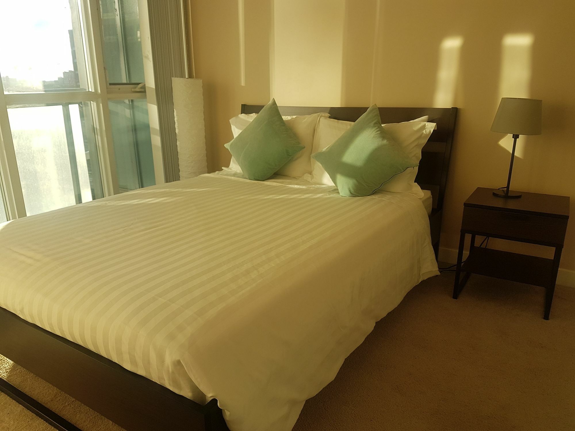 N2N Suites - Downtown Lake & City View Apartments Toronto Dış mekan fotoğraf