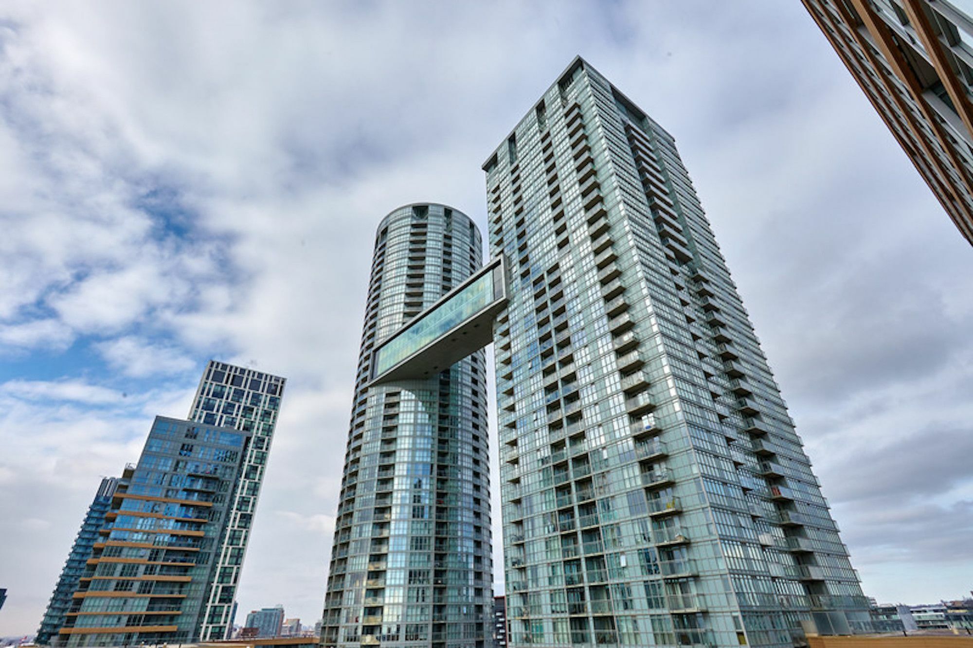N2N Suites - Downtown Lake & City View Apartments Toronto Dış mekan fotoğraf